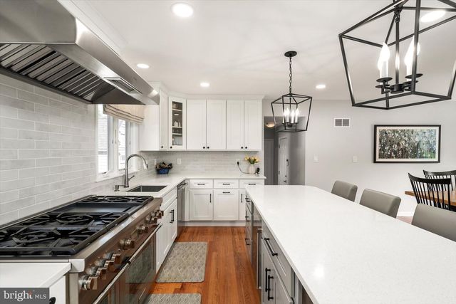 9 HOLLY LN, Lawrenceville, NJ 08648