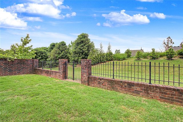 6675 W Valley View Road, Rogers, AR 72758
