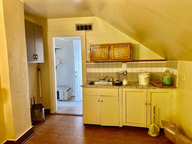 2848 E 79th Street, Chicago, IL 60649