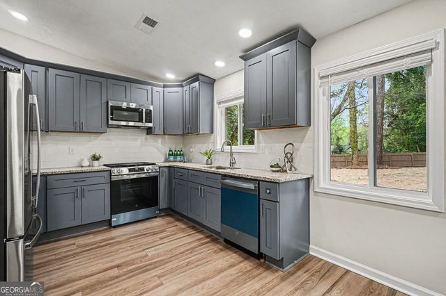 577 Simone Way, Stone Mountain, GA 30087