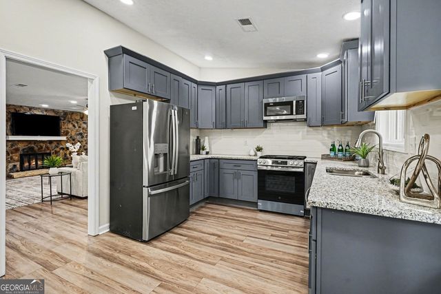 577 Simone Way, Stone Mountain, GA 30087