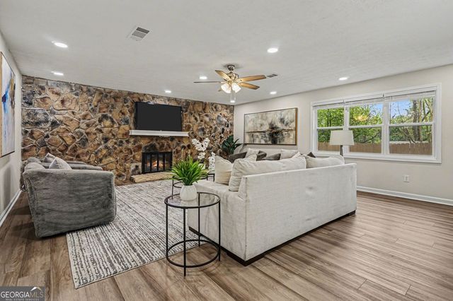 577 Simone Way, Stone Mountain, GA 30087