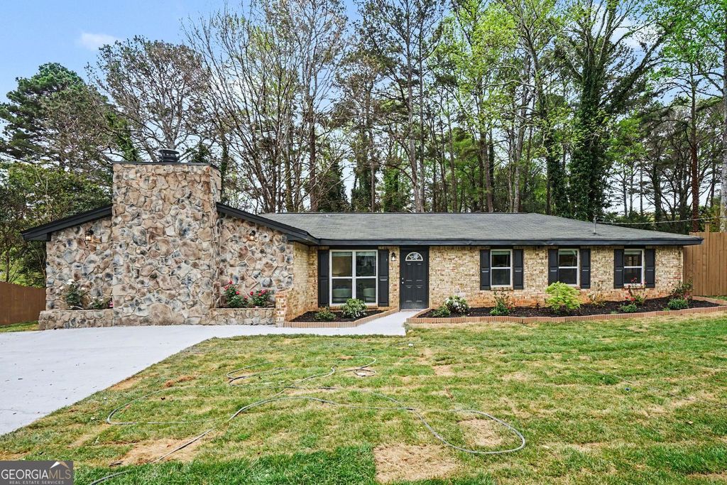 577 Simone Way, Stone Mountain, GA 30087