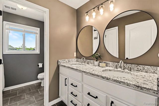 5531 Morgan Lake Drive, Clarkston, MI 48348