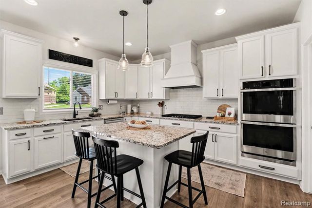 5531 Morgan Lake Drive, Clarkston, MI 48348