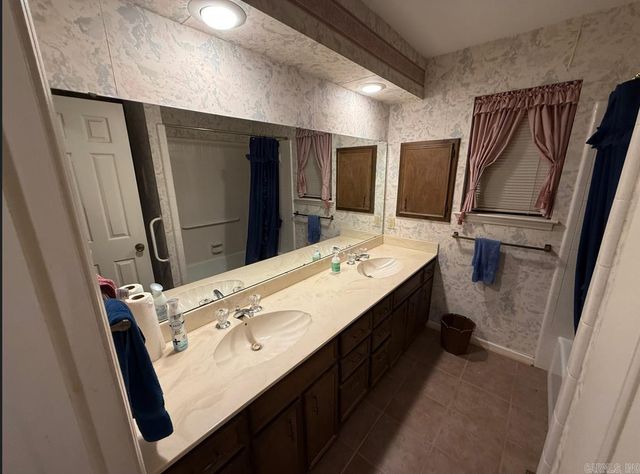 10 Twin Pine Place, Little Rock, AR 72210