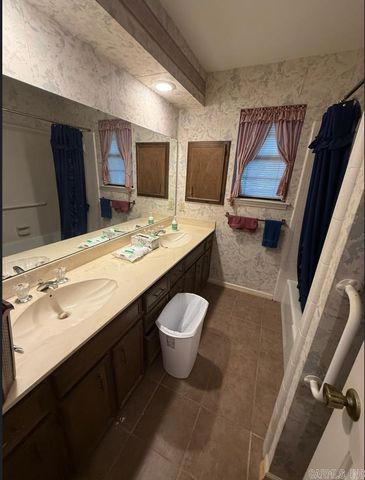 10 Twin Pine Place, Little Rock, AR 72210