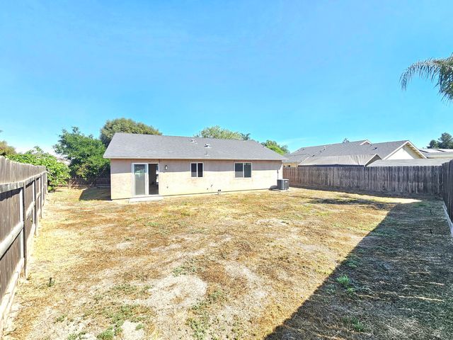 211 Yellowstone Street, Tulare, CA 93274