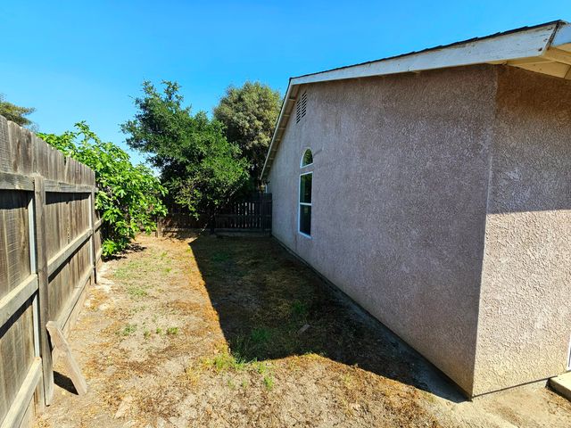 211 Yellowstone Street, Tulare, CA 93274