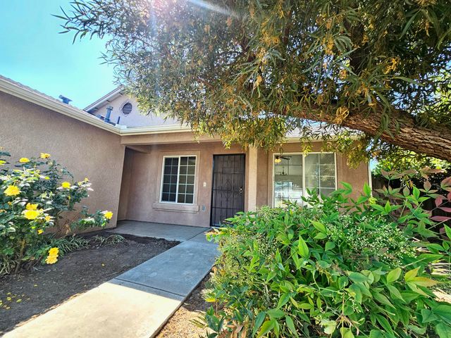 211 Yellowstone Street, Tulare, CA 93274