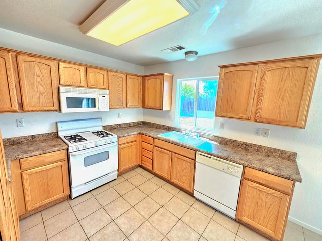 211 Yellowstone Street, Tulare, CA 93274