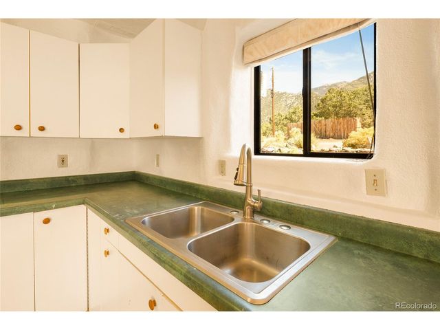 427 S Hemlock St, Crestone, CO 81131