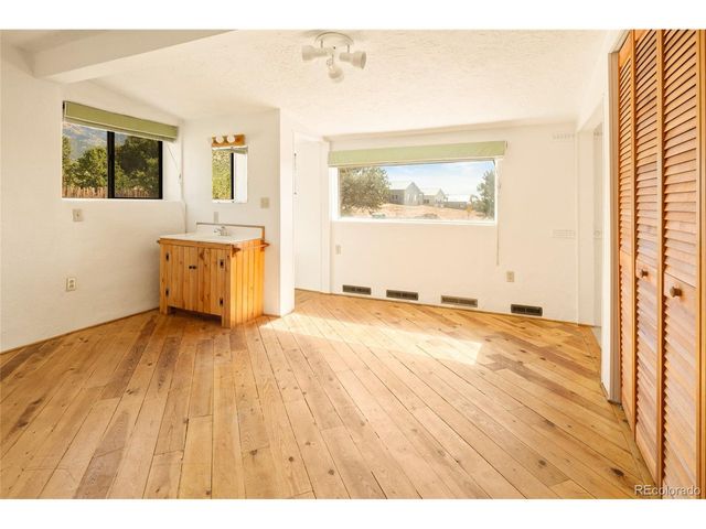 427 S Hemlock St, Crestone, CO 81131