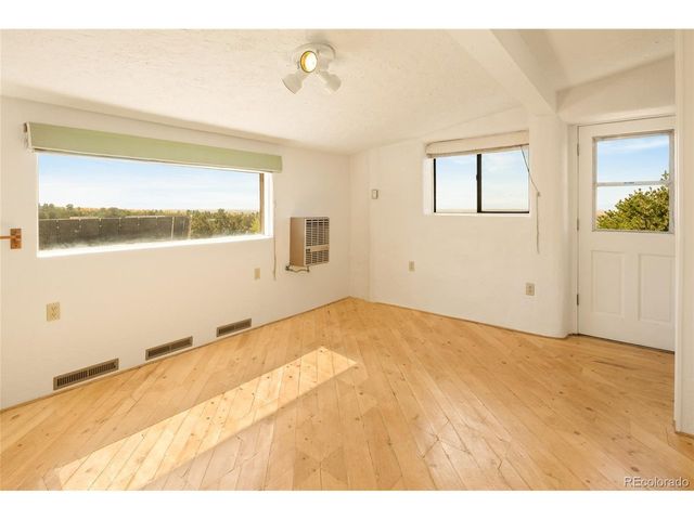 427 S Hemlock St, Crestone, CO 81131