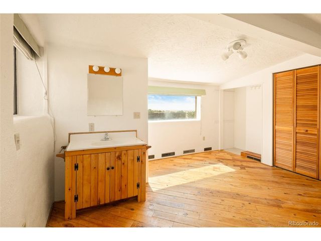 427 S Hemlock St, Crestone, CO 81131