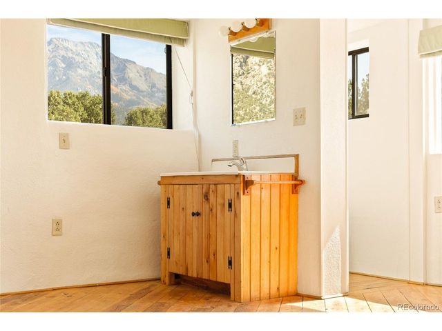 427 S Hemlock St, Crestone, CO 81131