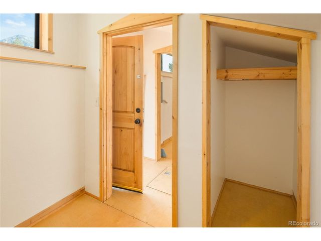 427 S Hemlock St, Crestone, CO 81131