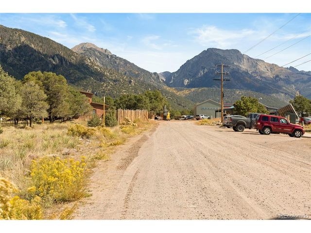 427 S Hemlock St, Crestone, CO 81131