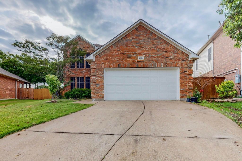 4134 Petersburg Drive, Fort Worth, TX 76244