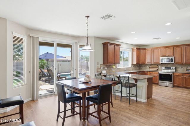 6968 S WILSON Drive, Chandler, AZ 85249