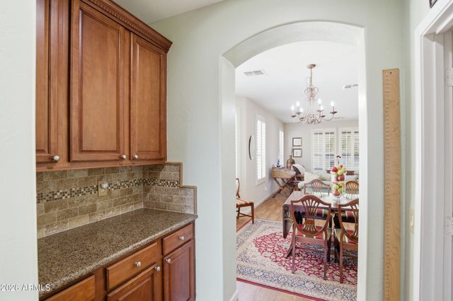 6968 S WILSON Drive, Chandler, AZ 85249