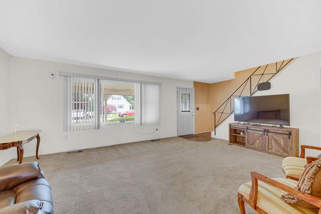 3303 Silverbrook Avenue, La Porte, IN 46350