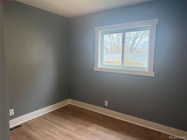 106 W Cornell Avenue, Pontiac, MI 48340