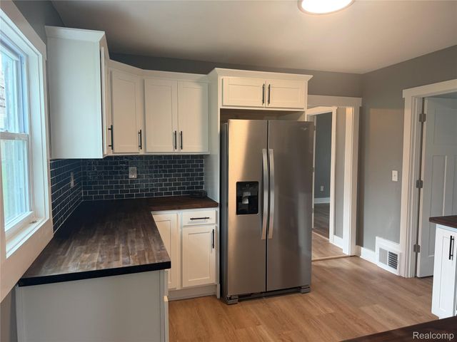 106 W Cornell Avenue, Pontiac, MI 48340
