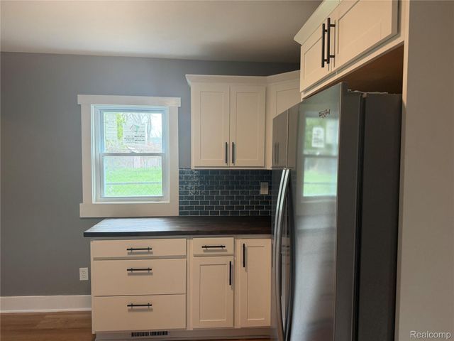 106 W Cornell Avenue, Pontiac, MI 48340
