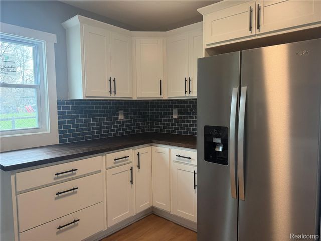 106 W Cornell Avenue, Pontiac, MI 48340