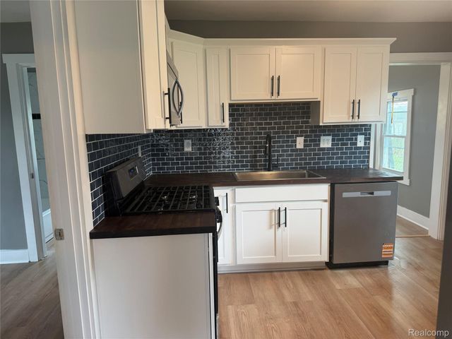 106 W Cornell Avenue, Pontiac, MI 48340