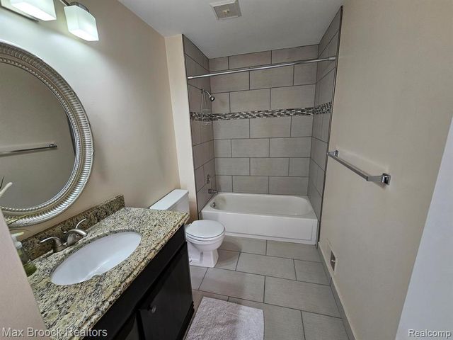 5106 Rock Run, West Bloomfield Charter Township, MI 48322