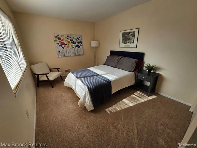 5106 Rock Run, West Bloomfield Charter Township, MI 48322