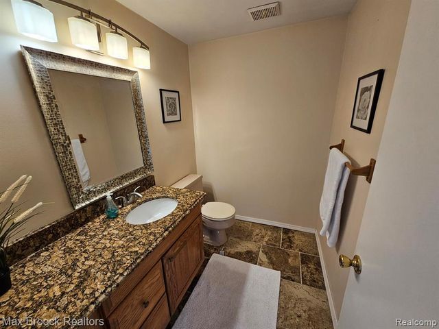 5106 Rock Run, West Bloomfield Charter Township, MI 48322