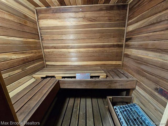 5106 Rock Run, West Bloomfield Charter Township, MI 48322