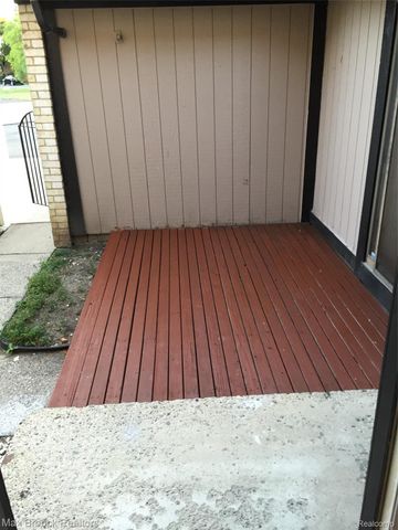 5106 Rock Run, West Bloomfield Charter Township, MI 48322