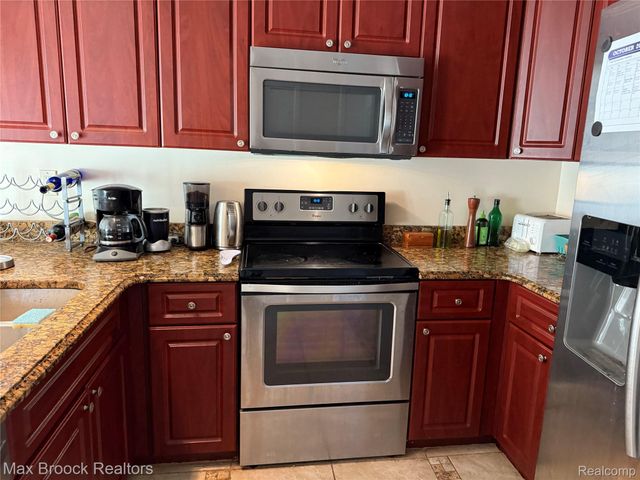 5106 Rock Run, West Bloomfield Charter Township, MI 48322