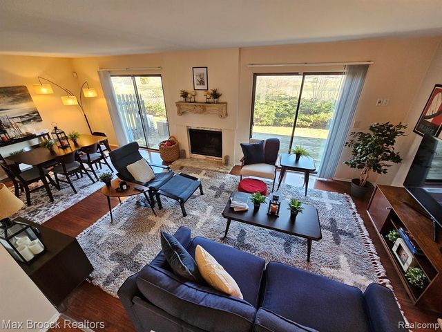 5106 Rock Run, West Bloomfield Charter Township, MI 48322