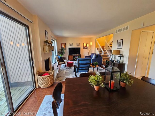 5106 Rock Run, West Bloomfield Charter Township, MI 48322