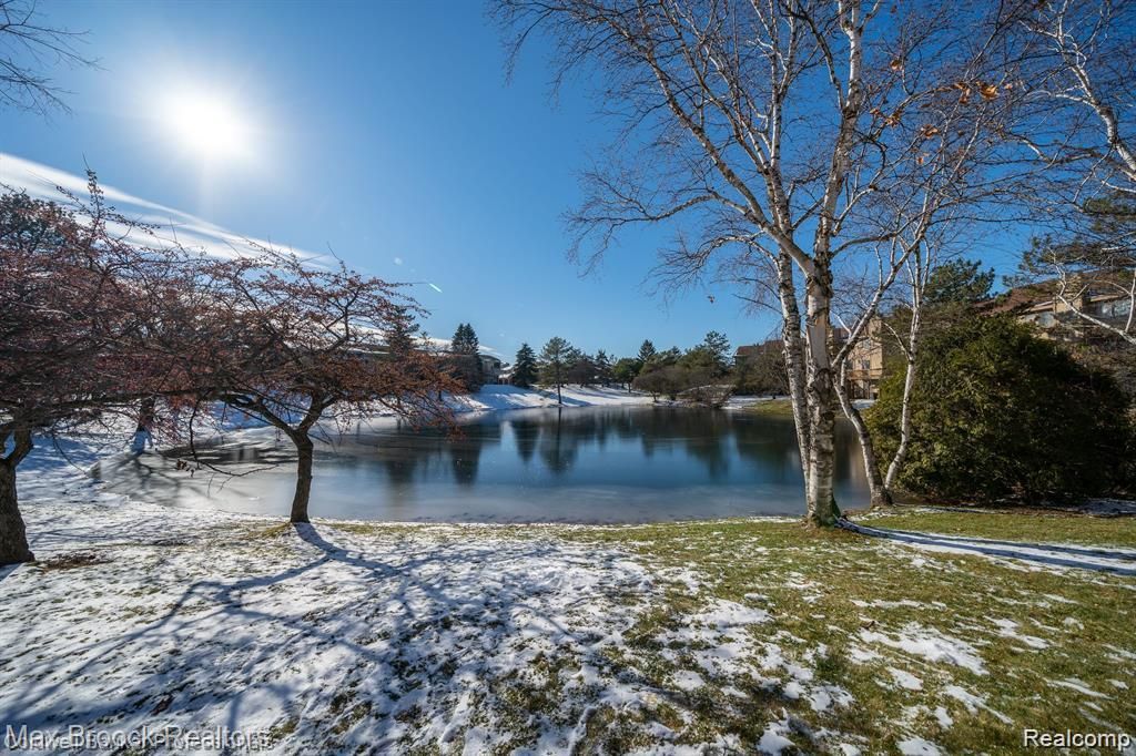 5106 Rock Run, West Bloomfield Charter Township, MI 48322