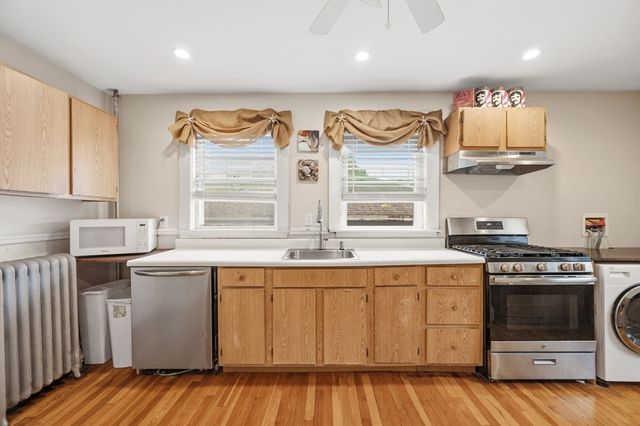 37 Davis St 37, Quincy, MA 02170