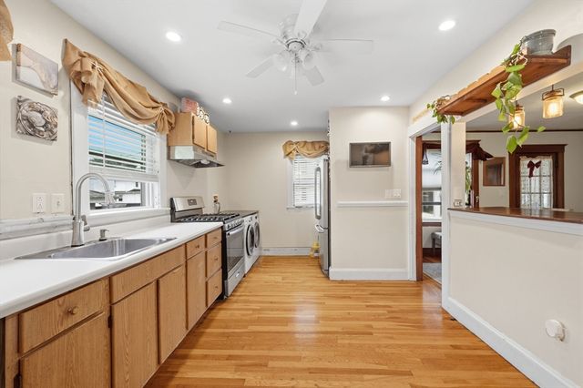 37 Davis St 37, Quincy, MA 02170