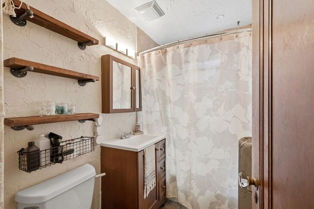 37 Davis St 37, Quincy, MA 02170