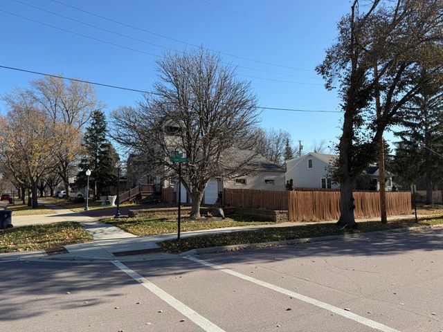 227 W 5th Street, Mankato, MN 56001