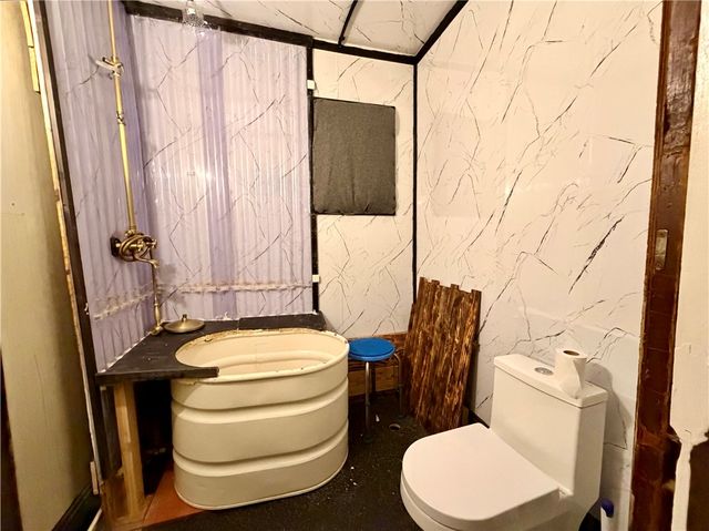 801 Cowan Ave, Jeannette, PA 15644