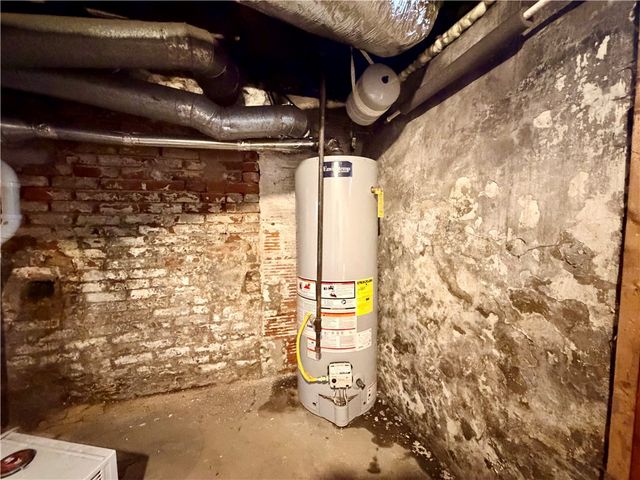 801 Cowan Ave, Jeannette, PA 15644