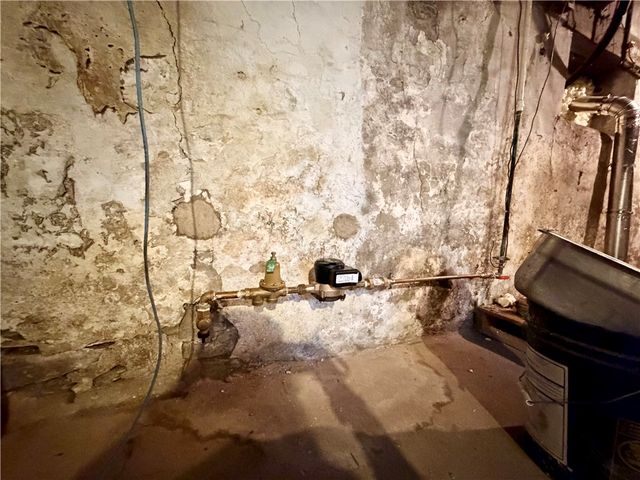 801 Cowan Ave, Jeannette, PA 15644