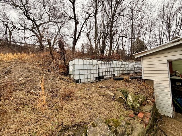 801 Cowan Ave, Jeannette, PA 15644