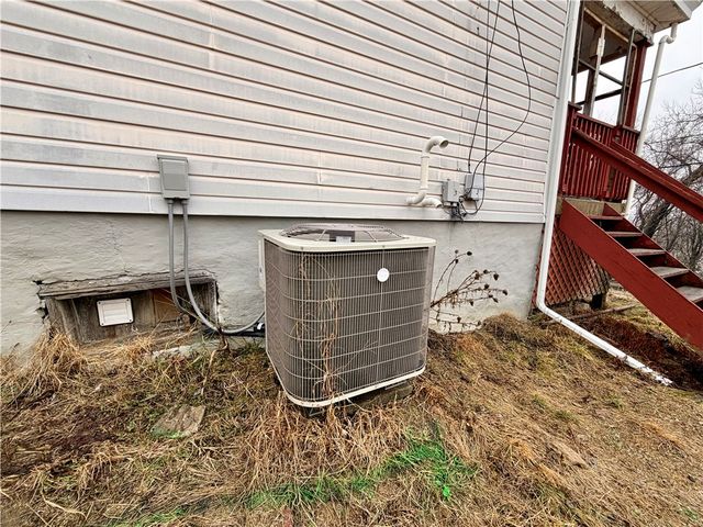 801 Cowan Ave, Jeannette, PA 15644