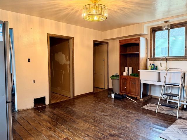 801 Cowan Ave, Jeannette, PA 15644